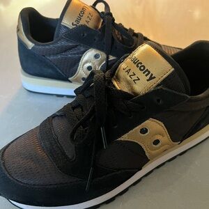 Saucony Jazz Sneakers in Black and Gold